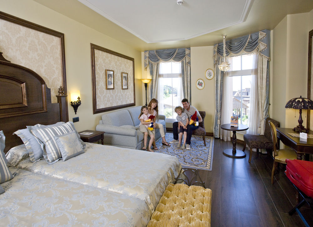 Portaventura Hotel Lucy'S Mansion - Includes Unlimited Access & Express Wristband To Portaventura Park & Ferrari Land Salou Dış mekan fotoğraf