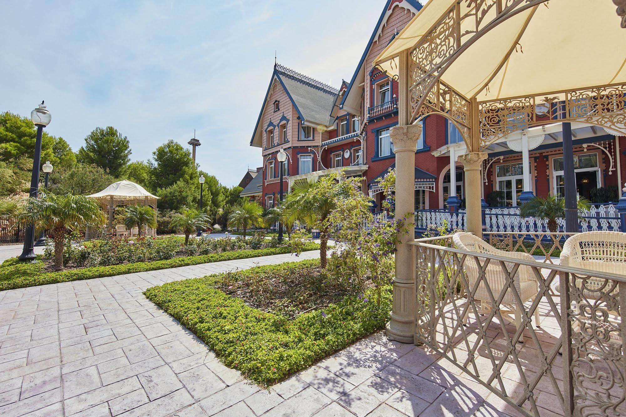 Portaventura Hotel Lucy'S Mansion - Includes Unlimited Access & Express Wristband To Portaventura Park & Ferrari Land Salou Dış mekan fotoğraf